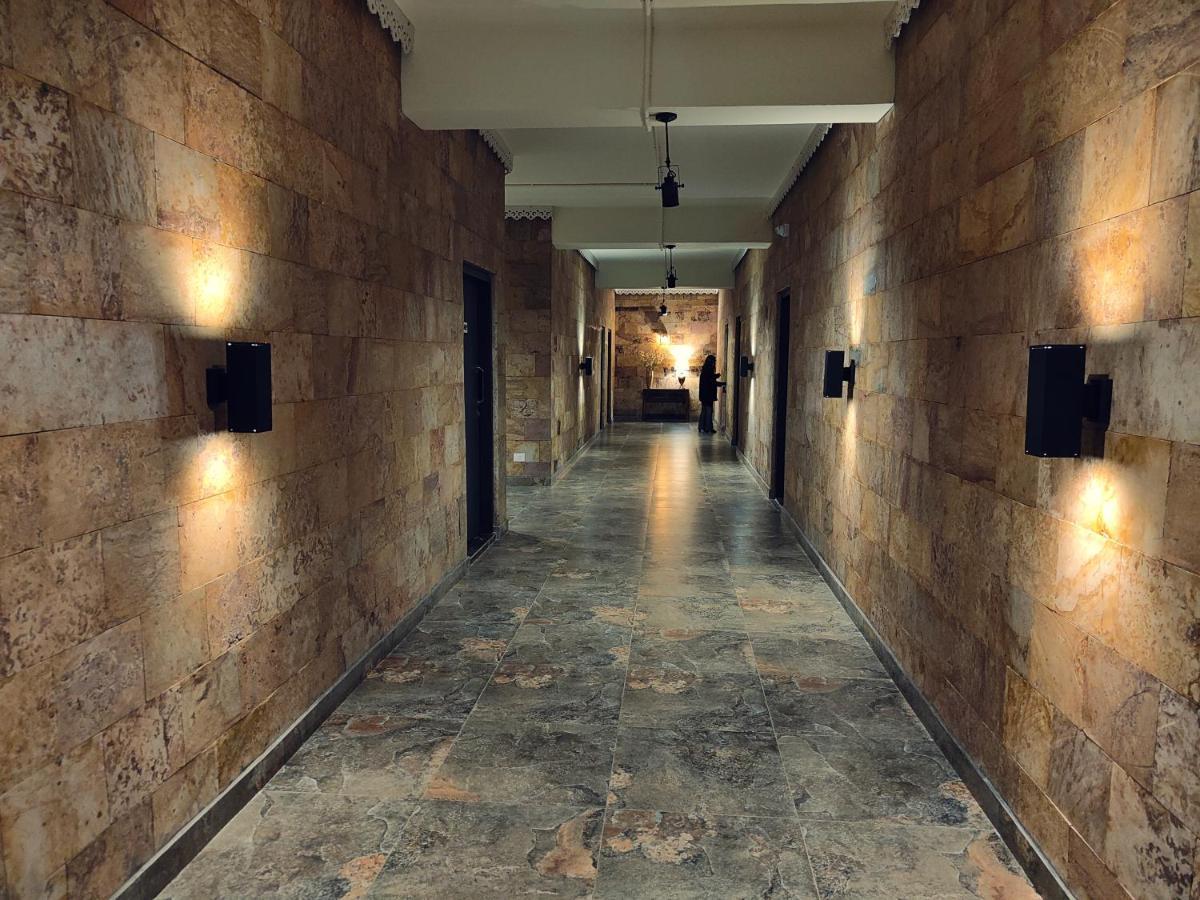 Hotel Acropolis Шиллонг Экстерьер фото